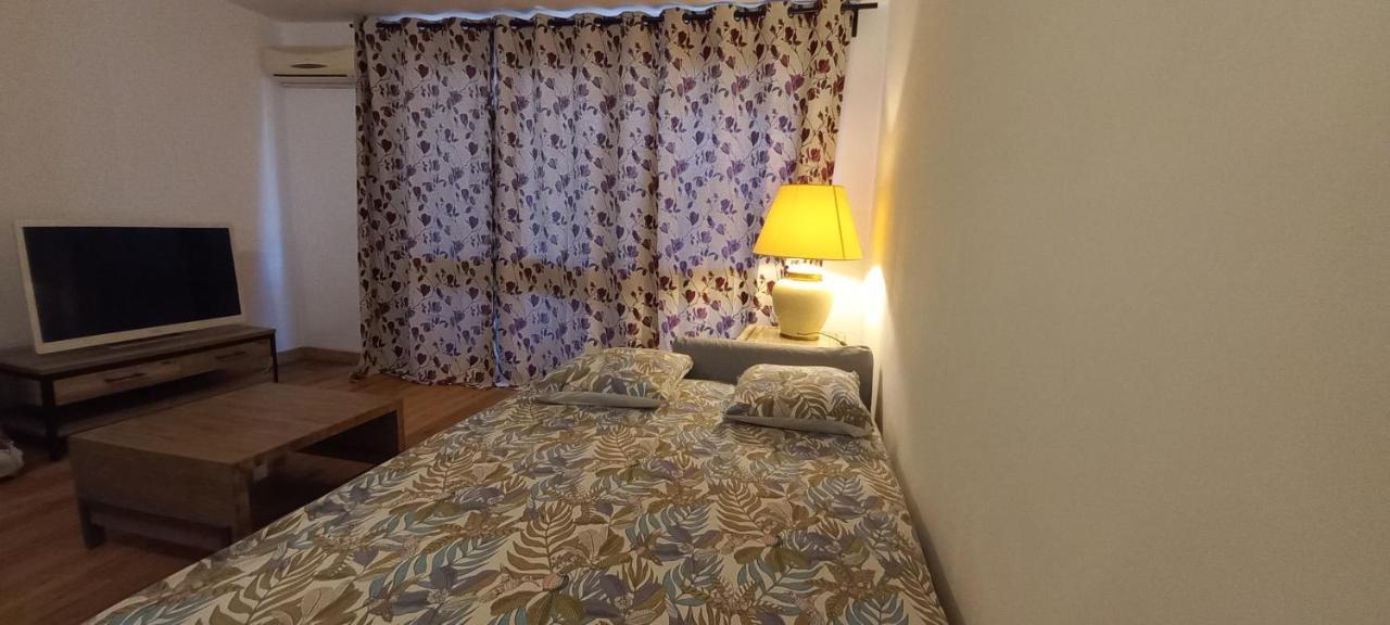 Loft Climatise "La Pinede", 50 M2, Tres Calme, 5 Mn A Pied Des Plages, Lit King Size La Seyne-sur-Mer Kültér fotó